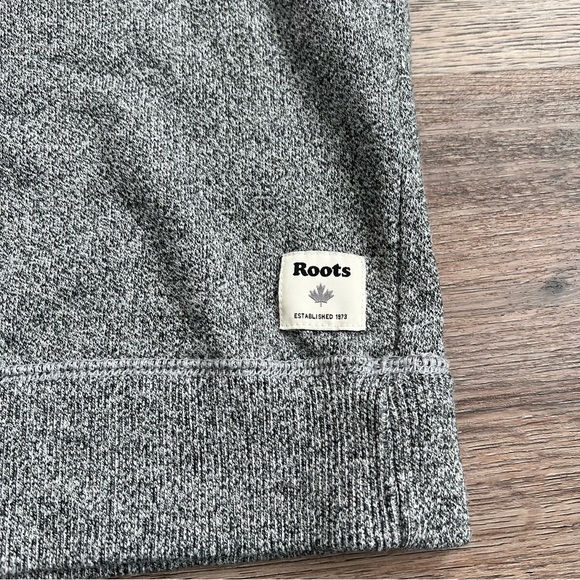 Roots Small Grey Crewneck Sweatshirt Cozy Pullover Beaver Logo Casual Athleisure - Picture 5 of 8